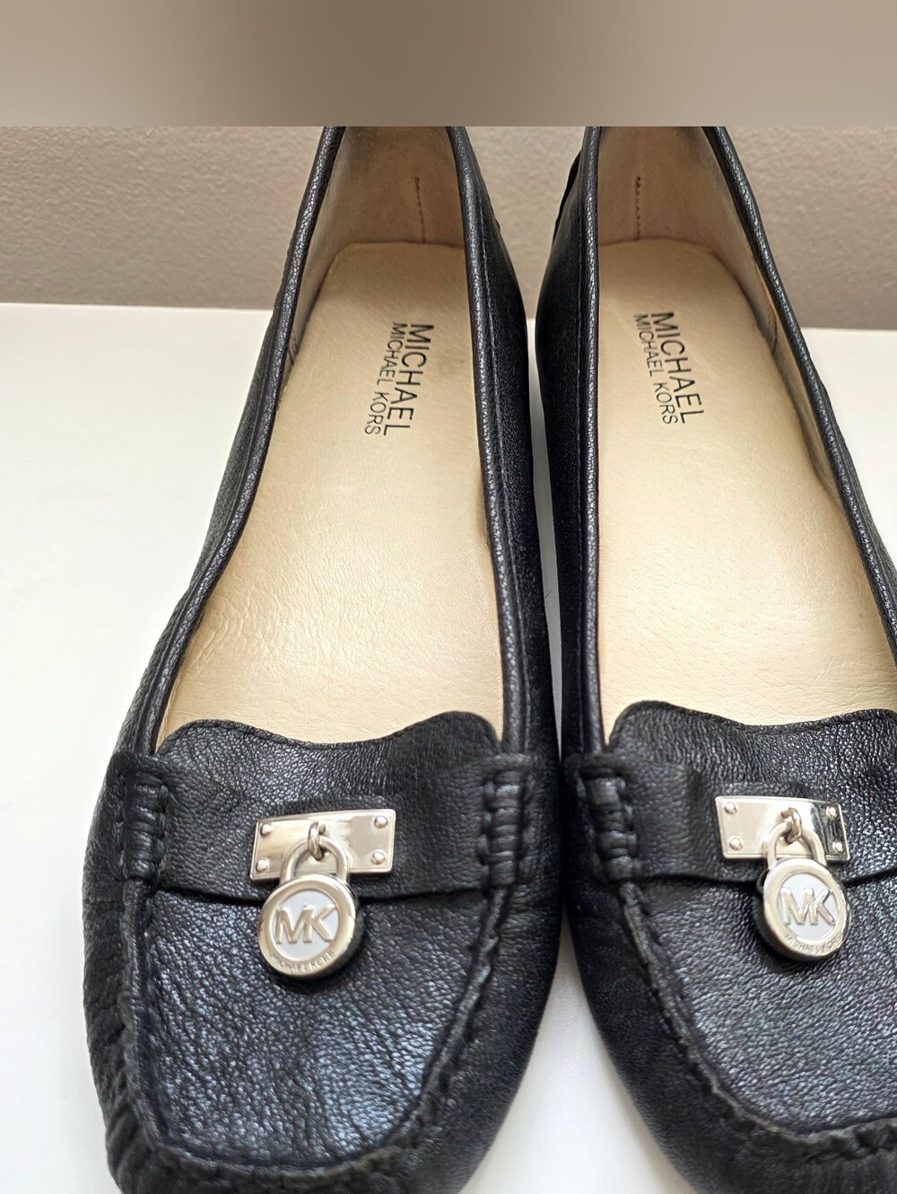 Michael Kors Hamilton leather Loafers black Leather With Silver Lock Size 8.5 - Picture 6 of 7
